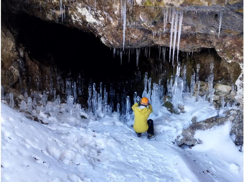 【福島・飯坂温泉】廃トンネルへ氷のタケノコを見に行くスノーハイクの紹介画像