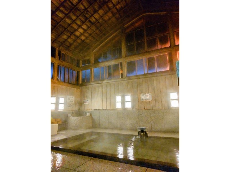 【福島・飯坂温泉】廃トンネルへ氷のタケノコを見に行くスノーハイクの紹介画像