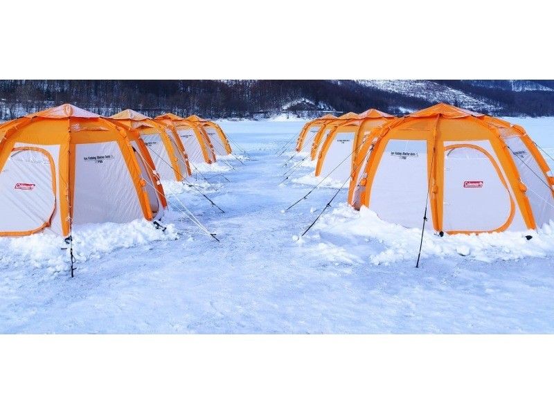 [Hokkaido, Sapporo] (Sapporo Ice Fishing Tour) ~ Sapporo Smelt Fishing Tour Create a happy time in Hokkaido with your family and friends.の紹介画像