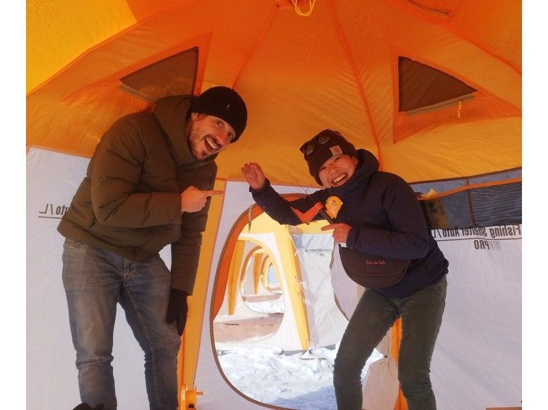 [Hokkaido, Sapporo] (Sapporo Ice Fishing Tour) ~ Sapporo Smelt Fishing Tour Create a happy time in Hokkaido with your family and friends.の紹介画像