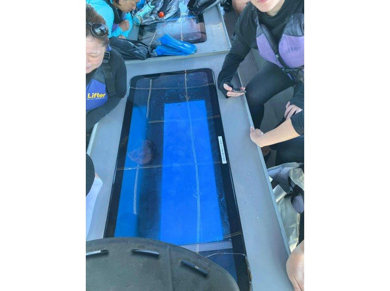 【沖繩縣伊良部島】藍洞&珊瑚礁雙人浮潛+玻璃底船海底巡遊♪（藍洞浮潛現特價！）の紹介画像