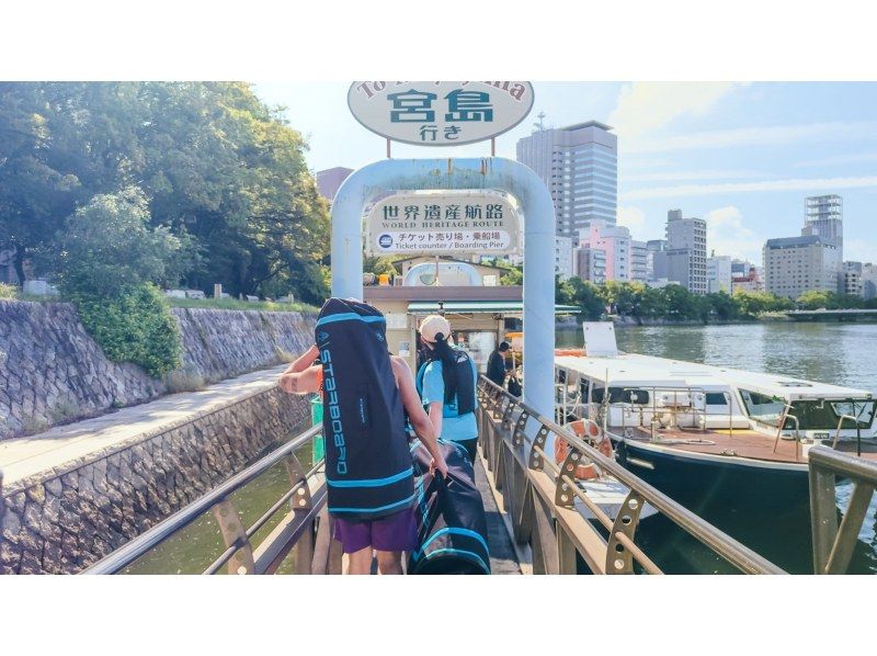 【広島・宮島】1日で２つの世界遺産を水の上から制覇する唯一無二のSUPツアー【英語対応OK】の紹介画像