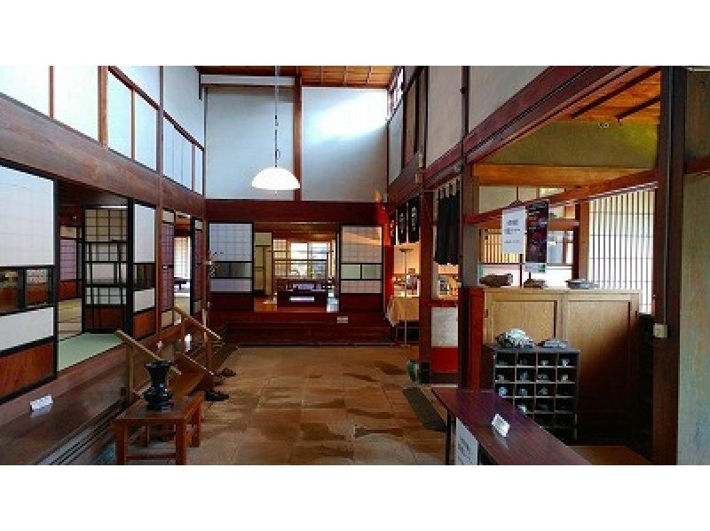 【秋田・角間川】歴史ある豪商の邸宅で日本の伝統文化に浸る＜華道家元池坊・生け花体験＞の紹介画像