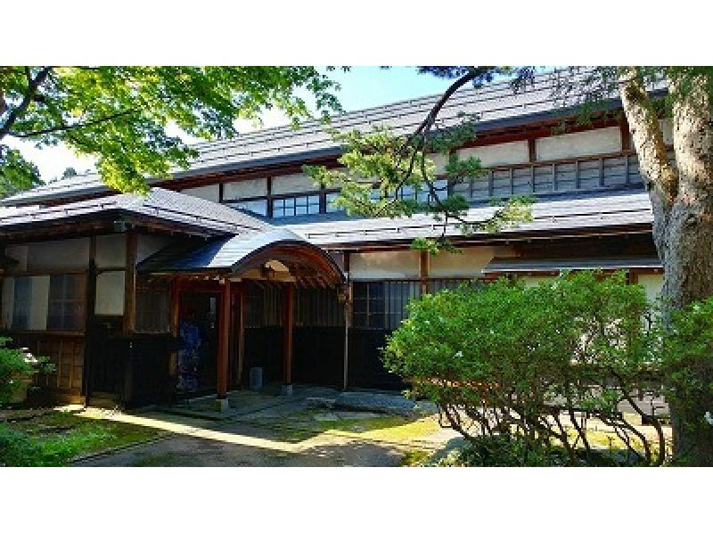 【秋田・角間川】歴史ある豪商の邸宅で日本の伝統文化に浸る＜華道家元池坊・生け花体験＞の紹介画像