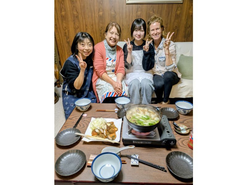 【秋田・北秋田】秋田と言えばきりたんぽ鍋♪ご飯をつぶして「たんぽ」を作るところから！ご家族やグループで楽しく本格郷土料理体験120分の紹介画像