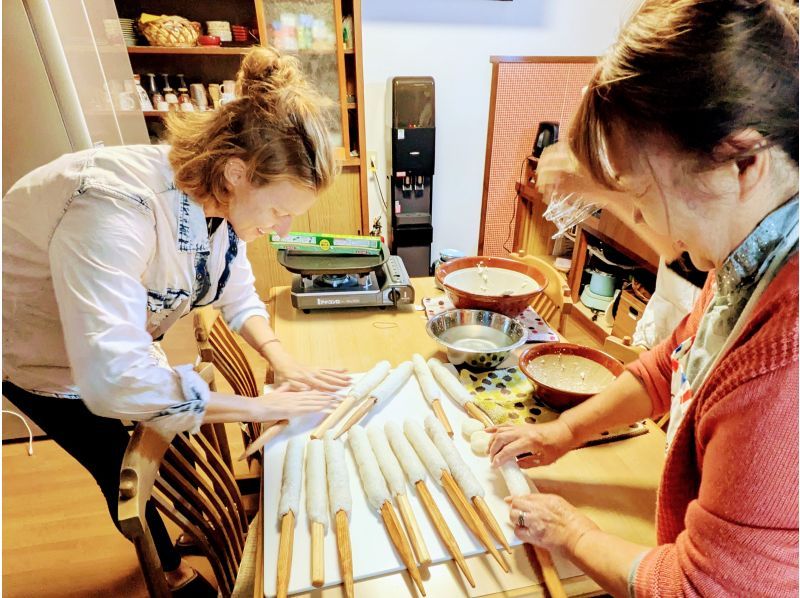 【秋田・北秋田】秋田と言えばきりたんぽ鍋♪ご飯をつぶして「たんぽ」を作るところから！ご家族やグループで楽しく本格郷土料理体験120分の紹介画像