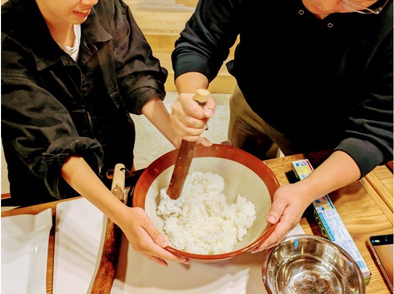 【秋田・北秋田】秋田と言えばきりたんぽ鍋♪ご飯をつぶして「たんぽ」を作るところから！ご家族やグループで楽しく本格郷土料理体験120分の紹介画像