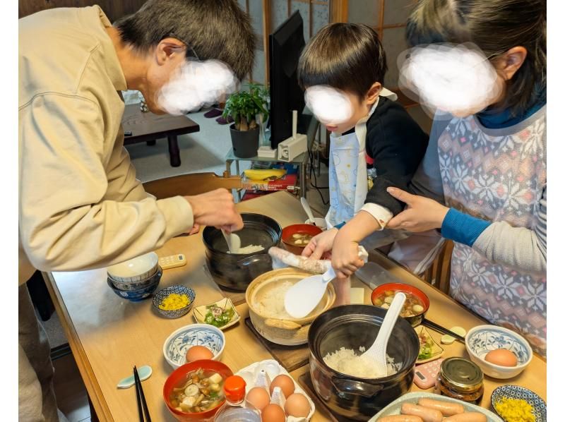 【秋田・北秋田】【秋田冬アソビ割】一人一合選べるお米！ごはんが主役のお食事体験　お釜で炊いて食べ比べ！ご飯のお供他【ファミリー】【グループ】の紹介画像