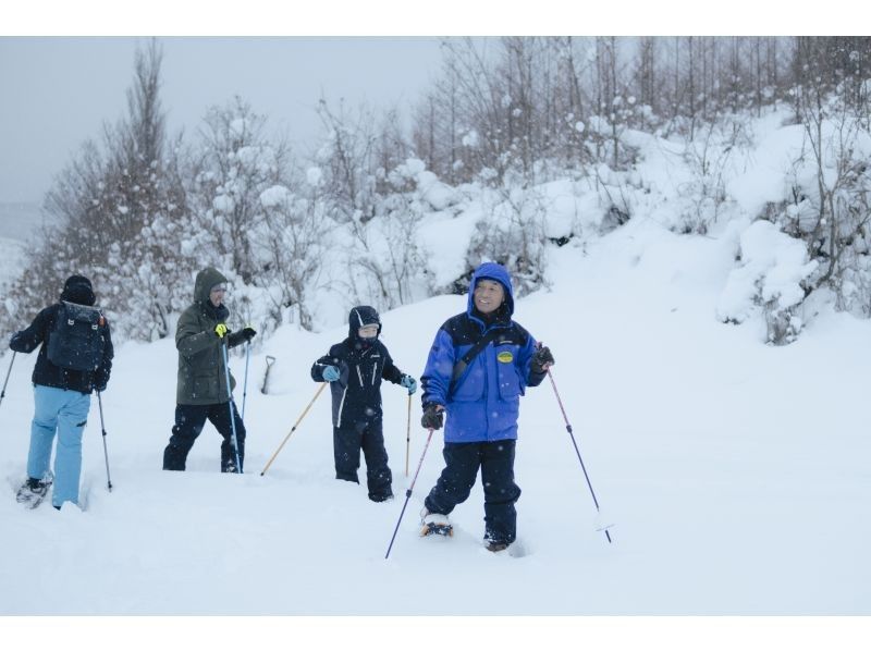 【北海道・富良野】スノーランタンおでんナイト／農業体験型イブニングツアー、ナイトハイクで掘出しに行く越冬キャベツと体温まるおでんナイトツアーの紹介画像