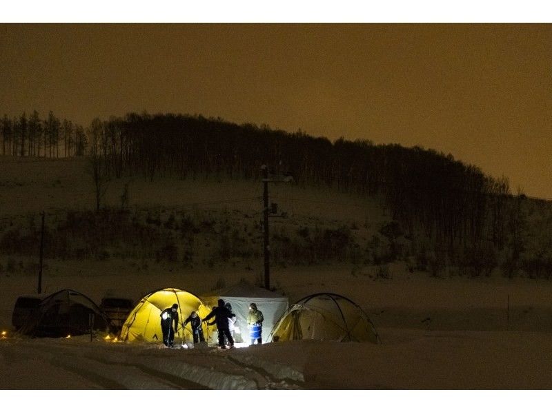 【北海道・富良野】スノーランタンおでんナイト／農業体験型イブニングツアー、ナイトハイクで掘出しに行く越冬キャベツと体温まるおでんナイトツアーの紹介画像