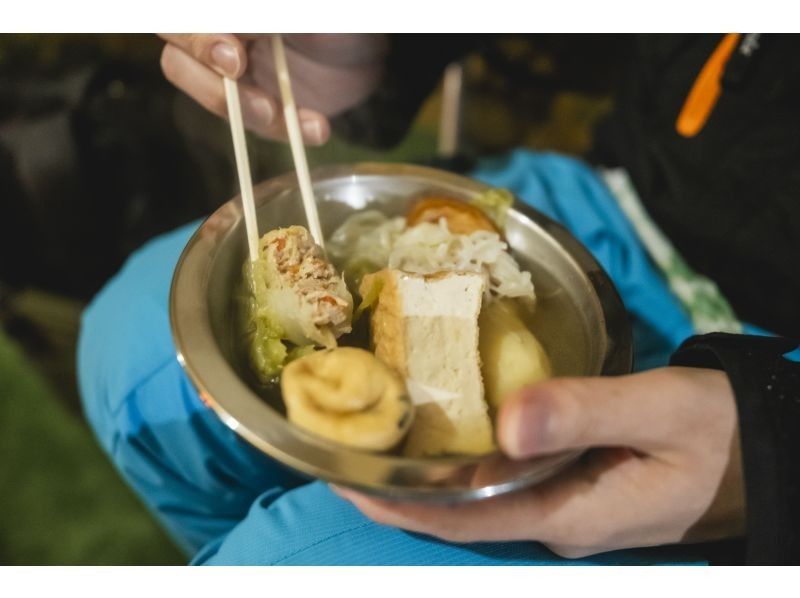 【北海道・富良野】スノーランタンおでんナイト／農業体験型イブニングツアー、ナイトハイクで掘出しに行く越冬キャベツと体温まるおでんナイトツアーの紹介画像