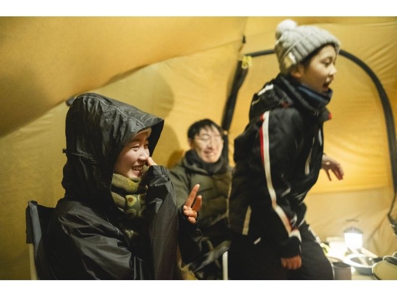 【北海道・富良野】スノーランタンおでんナイト／農業体験型イブニングツアー、ナイトハイクで掘出しに行く越冬キャベツと体温まるおでんナイトツアーの紹介画像