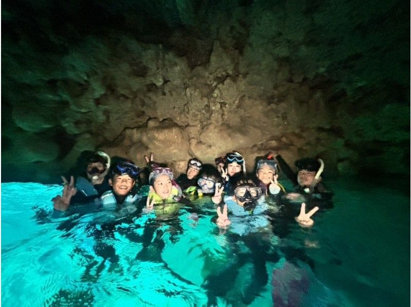 [Okinawa Blue Cave] Beach Blue Cave Snorkeling ☆ Great Value! Shower, Parking, and Facility Use Free! Free GoPro Photos ☆ Beginners are welcome!の紹介画像
