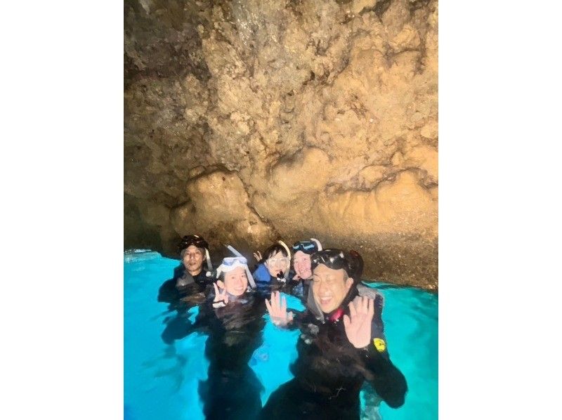 [Okinawa Blue Cave] Beach Blue Cave Snorkeling ☆ Great Value! Free Parking and Facility Use! Free GoPro Photos and Videos ☆ Beginners are also welcome ♬の紹介画像