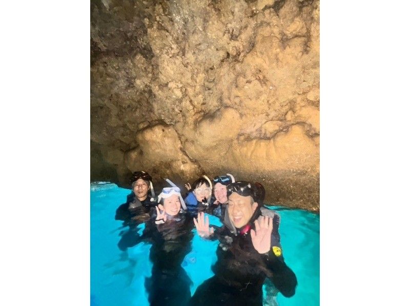 [Okinawa Blue Cave] Beach Blue Cave Snorkeling ☆ Great Value! Shower, Parking, and Facility Use Free! Free GoPro Photos ☆ Beginners are welcome!の紹介画像