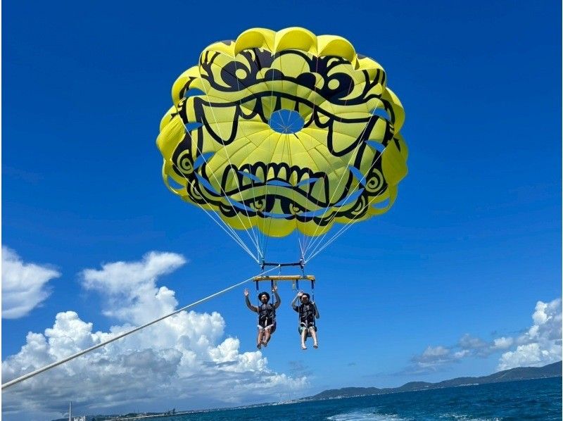 オータムキャンペーンセール 2025【沖縄・うるま市】一艇貸切！高度30メートル以上！青い空での空中散歩！世界に一つ！シーサーパラセーリングの紹介画像