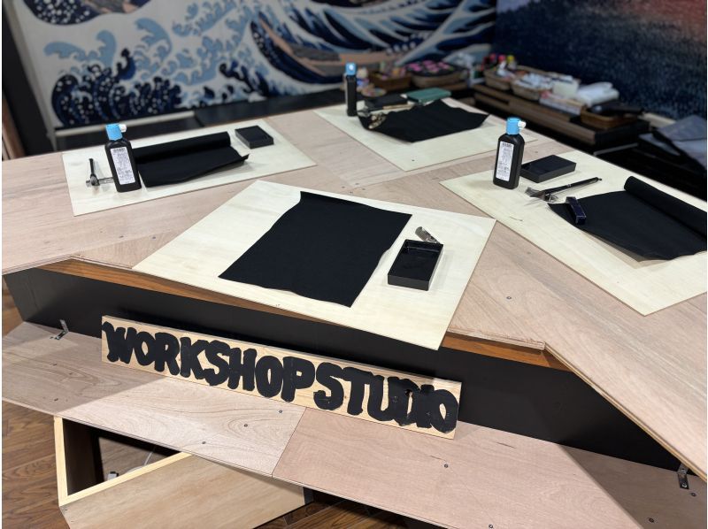 [Near Hiroshima Peace Memorial Park] Calligraphy Experience – Write your favorite kanji on a fan with a professional calligrapher! (45 minutes)の紹介画像