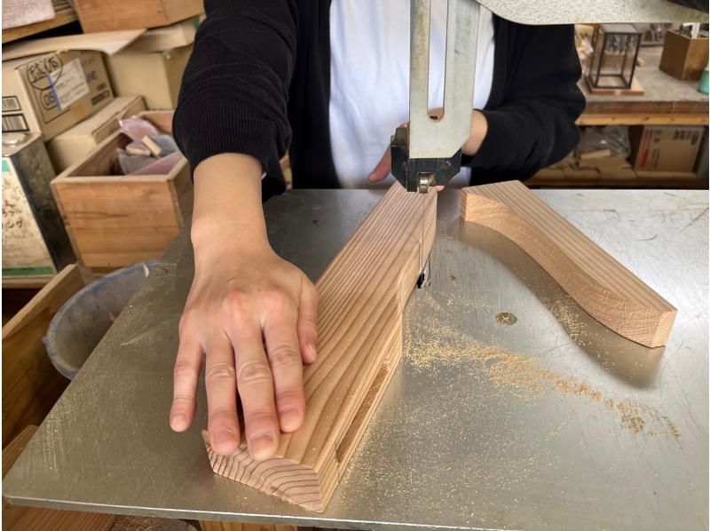【秋田県・横手市】”職歴２５年の木工職人”が教える！日本三大美林秋田杉を使ったイス製作体験+手打ちそばといものこ汁の昼食付満足セットの紹介画像