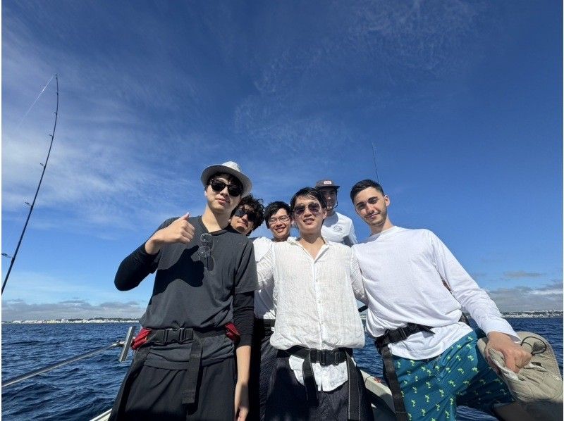 Sea fishing on Okinawa's main island ♫ Ginowan Marina ⭐︎ Boat fishing tour targeting high-quality fish such as sea bass! Elementary school students and above welcome ⭐︎ Beginners are also welcome to join ♫の紹介画像