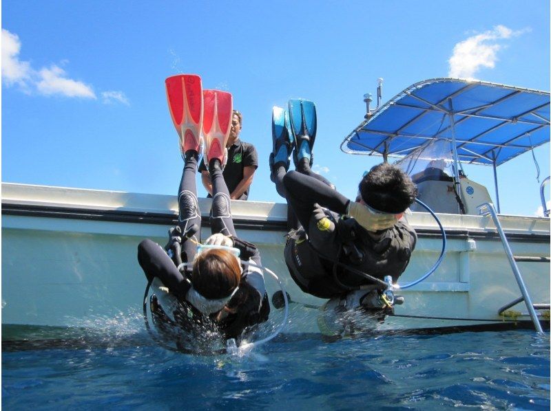 ★学生限定プラン★卒業旅行に最高な思い出を！【北谷発】美ら海体験ダイビング◇貸切専属ガイド◇ 餌あげ無料◇ Gopro無料写真動画プレゼントの紹介画像