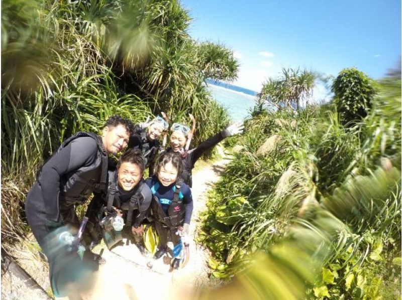 【沖縄/恩納村】青の洞窟＆美ら海シュノーケル◇貸切専属ガイド◇餌あげ無料◇Gopro無料写真動画付き◇初心者歓迎◇最高な沖縄時間をお約束♪の紹介画像