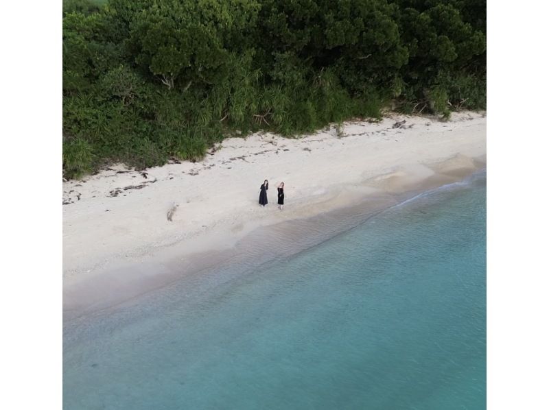 【1組貸切・少人数制・送迎あり】ウミガメスキンダイビング体験！ツアー後ドローン撮影あり？⭐️元USJダンサー⭐️エンターテイナー型ツアー！の紹介画像