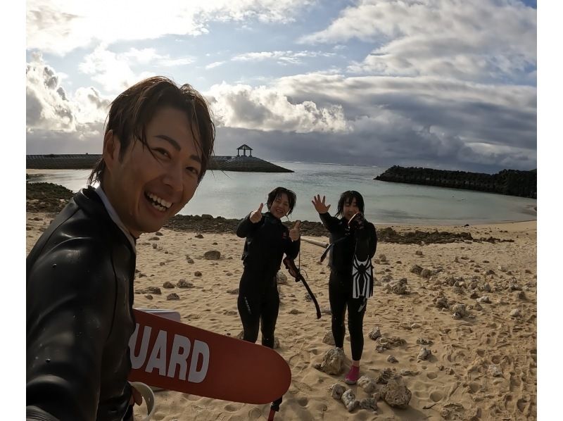 【宮古島・1組貸切】4名様まで限定！少人数制ウミガメスキンダイビングツアー体験！⭐️元USJダンサー⭐️プロのエンターテイナーが担当ガイド！の紹介画像