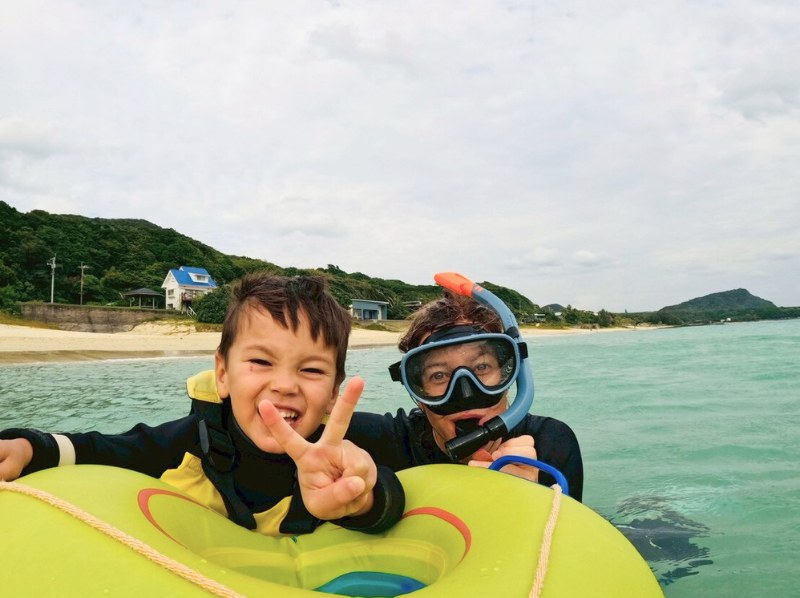 【奄美大岛 - 浮潜 & 立桨冲浪】【冬季也舒适！！】海龟观赏和海上立桨冲浪休闲之旅（提供热水淋浴和潜水服/包含照片）の紹介画像