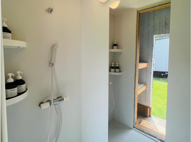 【奄美大岛 - 浮潜 & 立桨冲浪】【冬季也舒适！！】海龟观赏和海上立桨冲浪休闲之旅（提供热水淋浴和潜水服/包含照片）の紹介画像