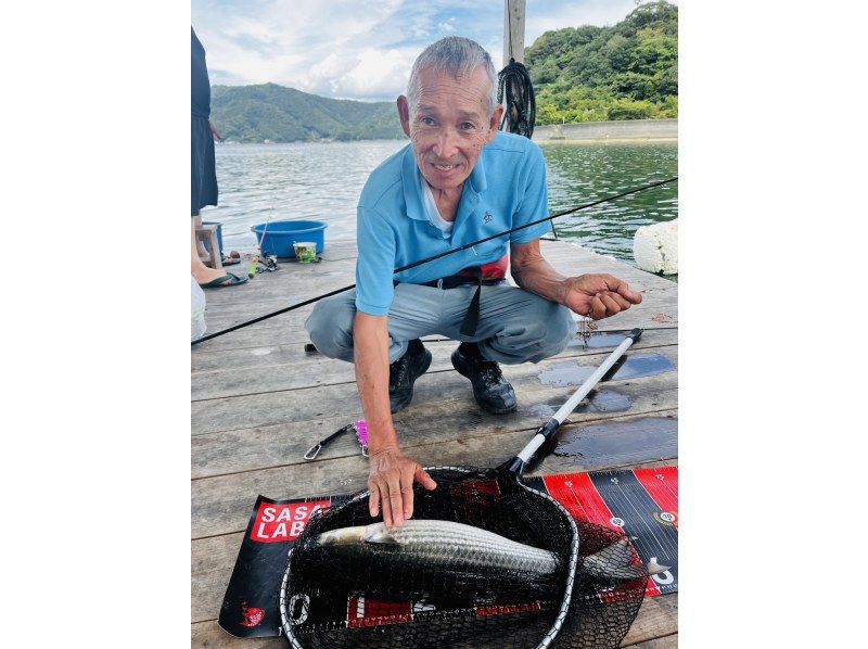 【筏でボラ釣り】〝手ぶらでOK〟吸込み釣りで強烈な引きを体験しよう　 ＊手ぶらでOK・インストラクターも同行！の紹介画像