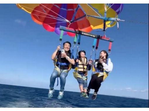 【那覇発・当日予約OK】ティファニーカラーの可愛い船でケラマブルーを空中散歩!防水スマホホルダープレゼント♪ 【那覇発・当日予約OK】ティファニーカラーの可愛い船でケラマブルーを空中散歩!防水スマホホルダープレゼント♪