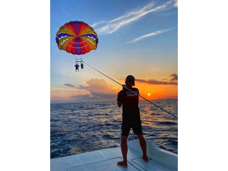 [Departing from Naha, same-day reservations accepted] Opening price only from December to January! Take a stroll through the Kerama Blue sky on a cute Tiffany-colored boat! Waterproof smartphone holder included!の紹介画像