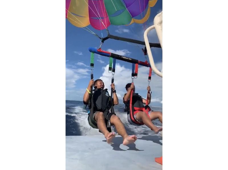 【那覇発・当日予約OK】1月までの限定オープニング価格！ティファニーカラーの可愛い船でケラマブルーを空中散歩！防水スマホホルダープレゼント♪の紹介画像