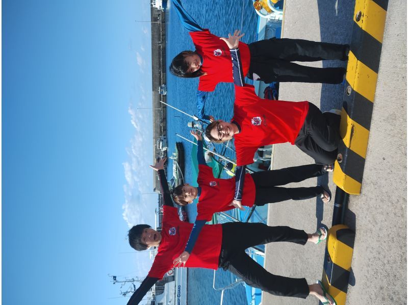 【那覇発・当日予約OK】1月までの限定オープニング価格！ティファニーカラーの可愛い船でケラマブルーを空中散歩！防水スマホホルダープレゼント♪の紹介画像