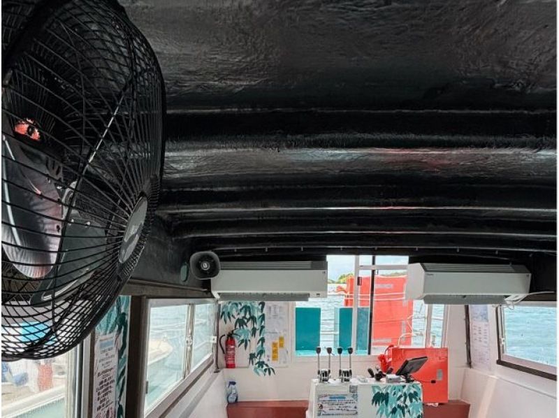 【卡比拉灣唯一配備空調的玻璃底船！ 】限時特價 ★ 3歲及以下兒童免費 ★ 卡比拉灣唯一酷炫吸睛的玻璃底船 ★ 享受清涼舒適的旅程！の紹介画像