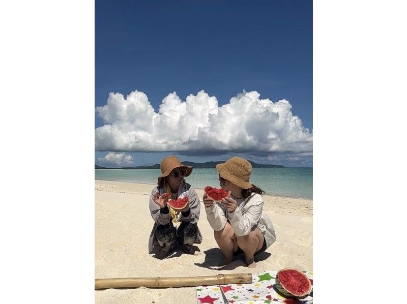 【쿠메지마・하테노하마】시승! 현지에서 태어나 자란 우민추가 안내하는 절경 스노클링! (핀・마스크 대출 무료)の紹介画像