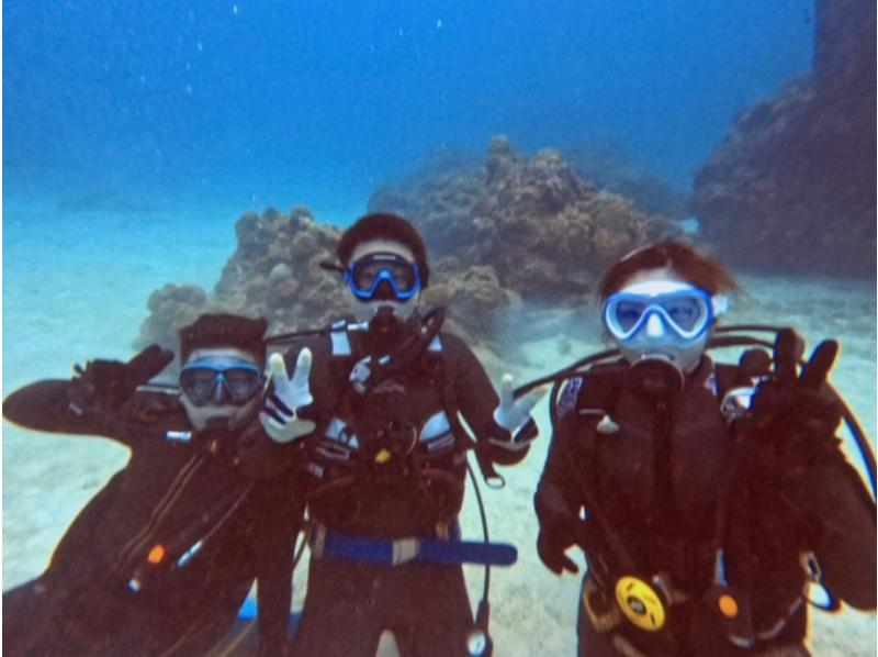 【那覇発・半日・送迎あり】お1人様も大歓迎！初心者体験ダイビング１回コース★抜群の透明度！水中の写真・動画プレゼントの紹介画像