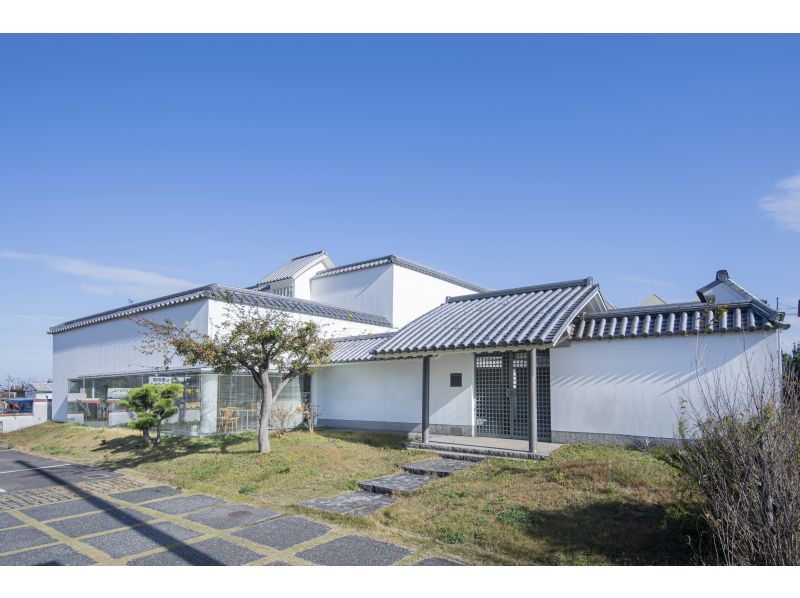 【香川県・琴平/丸亀/坂出】香川アート三重奏 ― 灸まん・東山・猪熊、三人の作家をめぐる芸術の旅の紹介画像