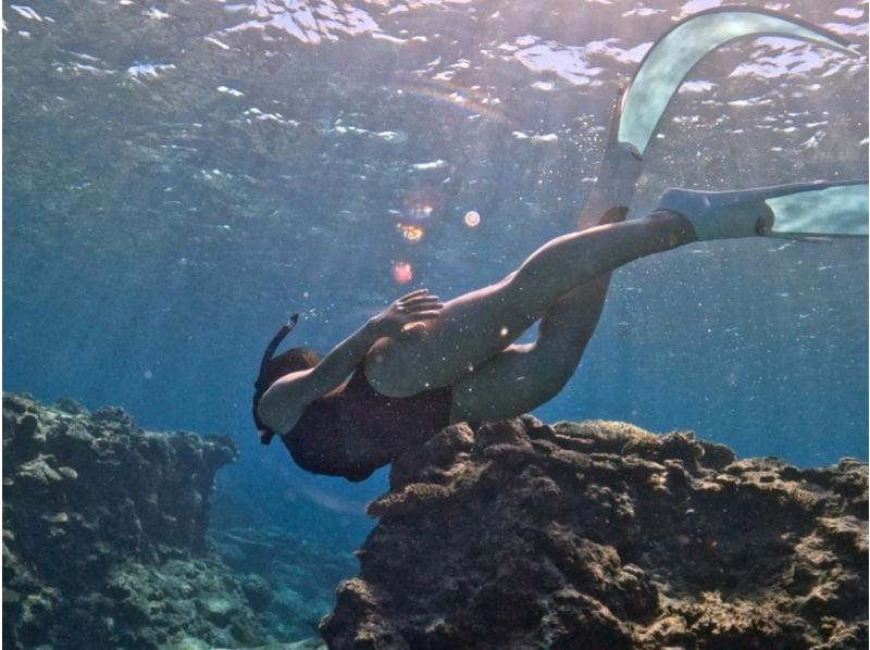 【沖縄・半日・送迎あり】水中写真・動画プレゼント！☆お1人様も大歓迎☆初心者向けスキンダイビングの紹介画像