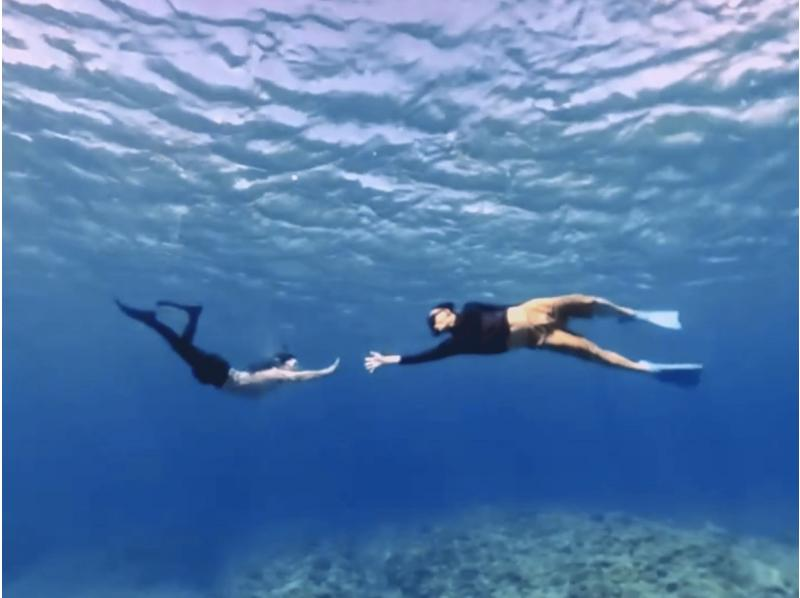 【沖縄・半日・送迎あり】水中写真・動画プレゼント！☆お1人様も大歓迎☆初心者向けスキンダイビングの紹介画像