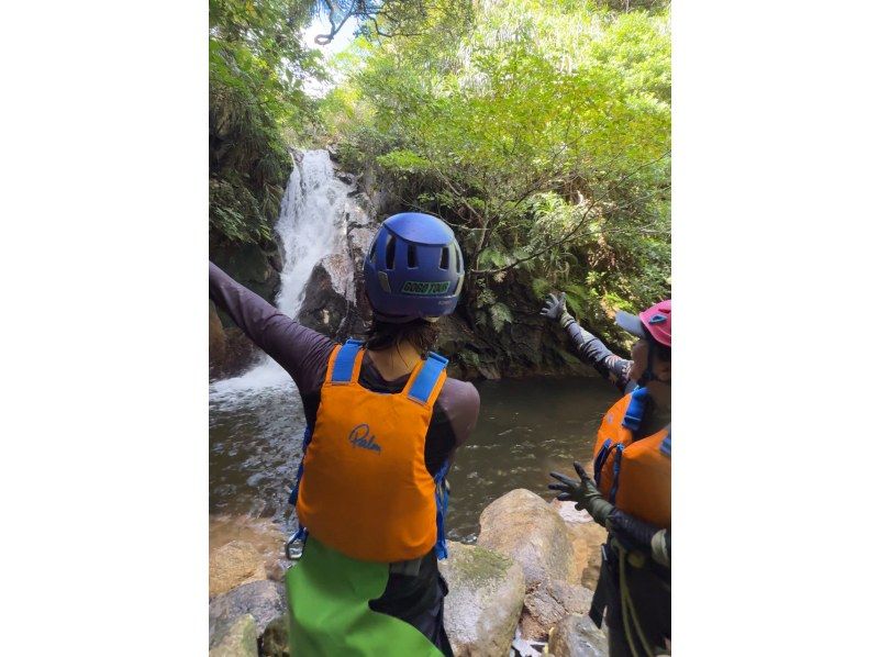 【石垣島キャニオニング(1日)】【こっかーらの滝！ダイブスプラッシュ！】【1名様もOK!!】GoGoTourオリジナルコースの紹介画像