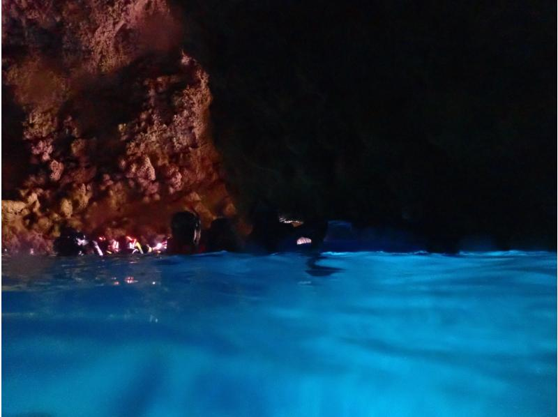 海でも学割☆学校行事大歓迎【卒業旅行&ひとり旅にも】中部・青の洞窟　半日ビーチシュノーケリングの紹介画像