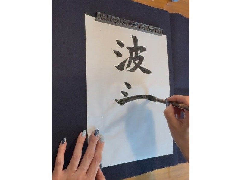 【東京・銀座】気軽に楽しく書道体験・日本の伝統のハンドメイド水引アクセサリーの販売（外国人観光者向け・駅から3分）の紹介画像