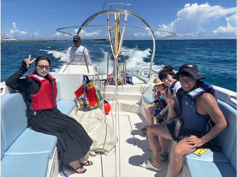 [Okinawa, Tsuken Island Area] Enjoy parasailing and ocean view BBQ on Tsuken Island!の紹介画像