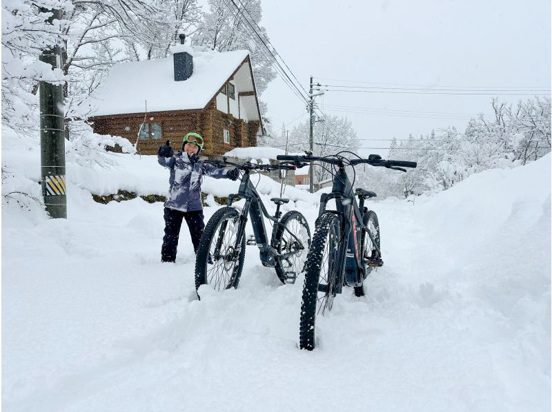 [อากิตะ ทะเลสาบทาซาวะ] ปั่นจักรยานชมทิวทัศน์หิมะ! ทัวร์ปั่นจักรยานบนหิมะ!の紹介画像