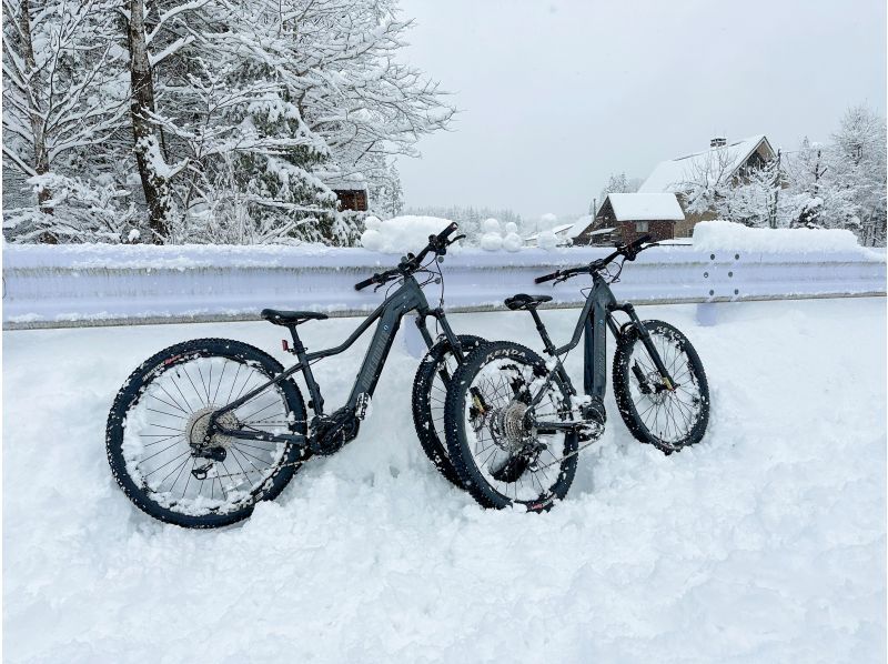 [อากิตะ ทะเลสาบทาซาวะ] ปั่นจักรยานชมทิวทัศน์หิมะ! ทัวร์ปั่นจักรยานบนหิมะ!の紹介画像