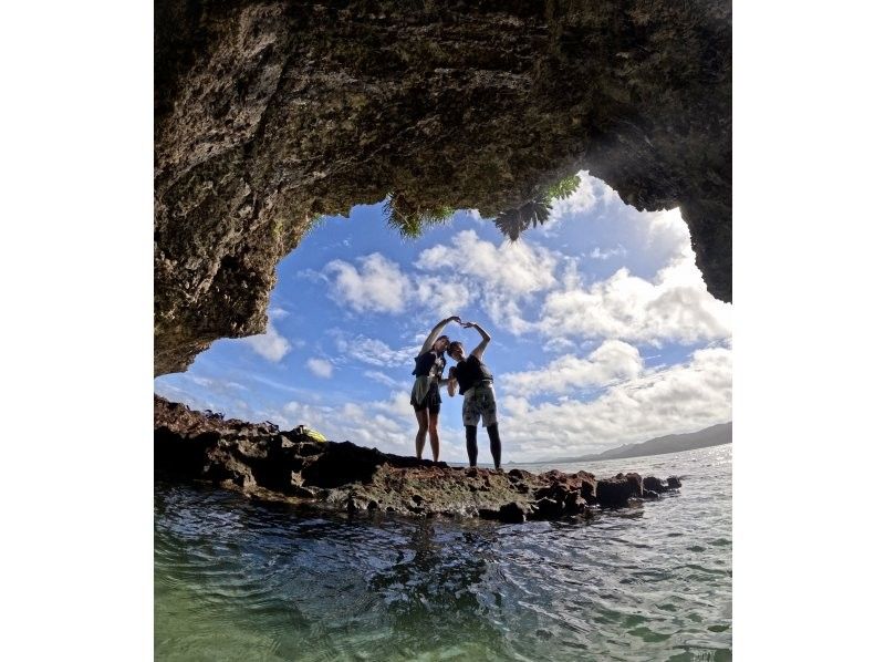 [Ishigaki Island / 1 day] Mangrove drone & SUP/Kayak with SLR + Blue Cave Sea Turtle Encounter Rate 99.9% Snorkeling & Kabira Bay Drone & Healing Waterfallの紹介画像