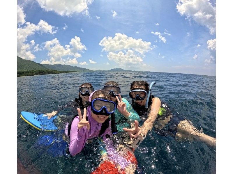 [Ishigaki Island / 1 day] Mangrove drone & SUP/Kayak with SLR + Blue Cave Sea Turtle Encounter Rate 99.9% Snorkeling & Kabira Bay Drone & Healing Waterfallの紹介画像