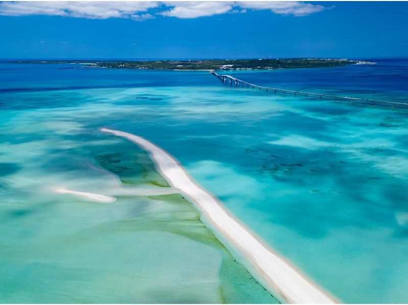 【冲绳，宫古岛】“美景！Uni海滩无人机摄影之旅” 由资深电视摄影师拍摄！乘船约5分钟即可到达！接受当日预约！3岁以下儿童免费！の紹介画像