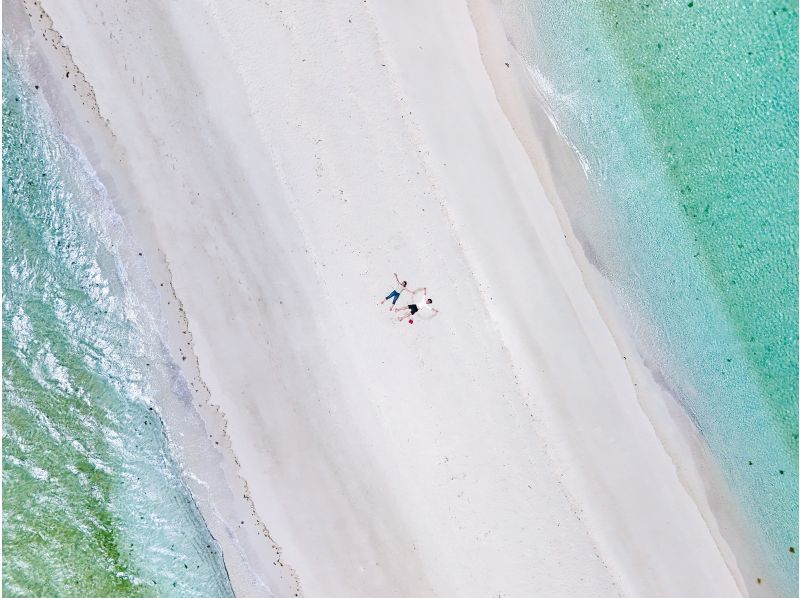 【冲绳，宫古岛】“美景！Uni海滩无人机摄影之旅” 由资深电视摄影师拍摄！乘船约5分钟即可到达！接受当日预约！3岁以下儿童免费！の紹介画像